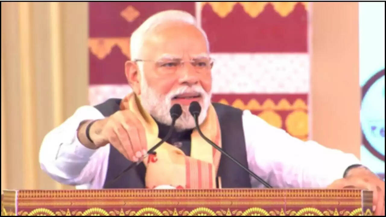 पीएम मोदी का कांग्रेस पर तीखा हमला, जनता को बताया अपना रिमोट कंट्रोल