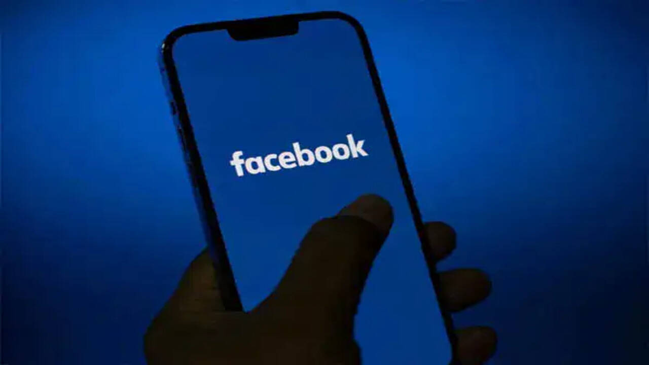 फेसबुक सर्वर डाउन: यूजर्स को हो रही हैं तकनीकी परेशानियाँ
