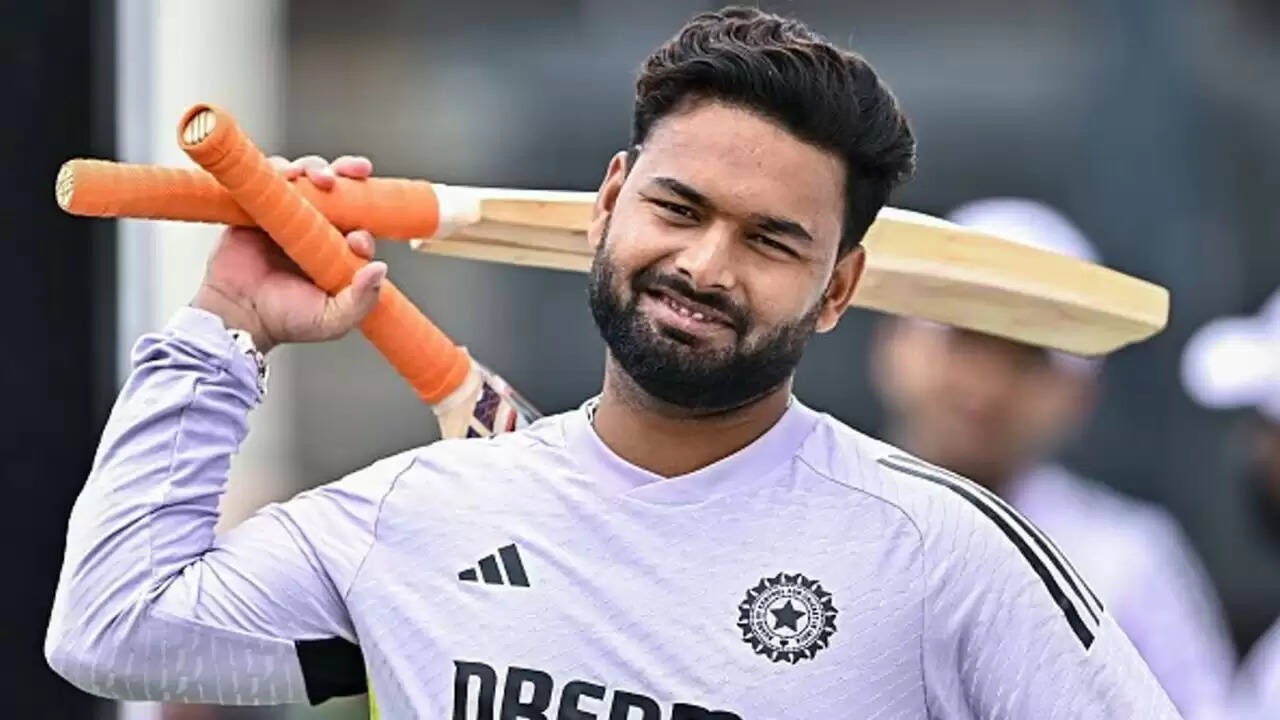 ऋषभ पंत ने तोड़ा धोनी का रिकॉर्ड, टेस्ट क्रिकेट में बनाया नया मील का पत्थर