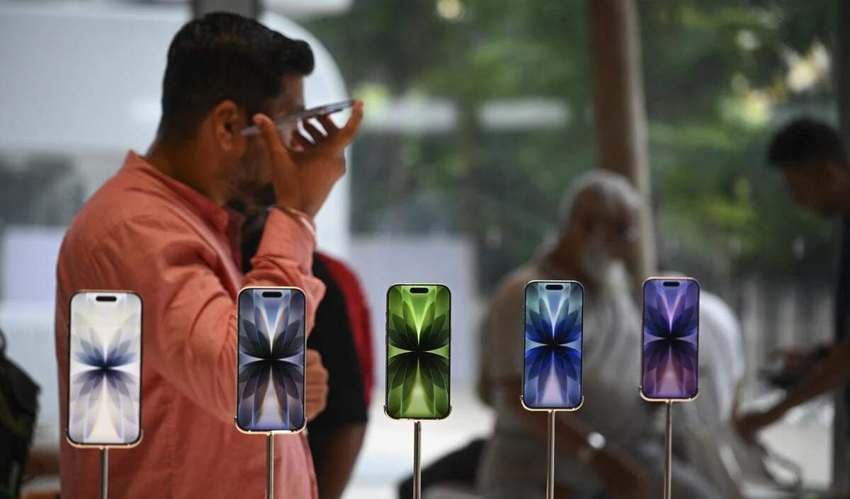 भारत में स्मार्टफोन सुरक्षा मानकों को लेकर सरकार और कंपनियों के बीच विवाद