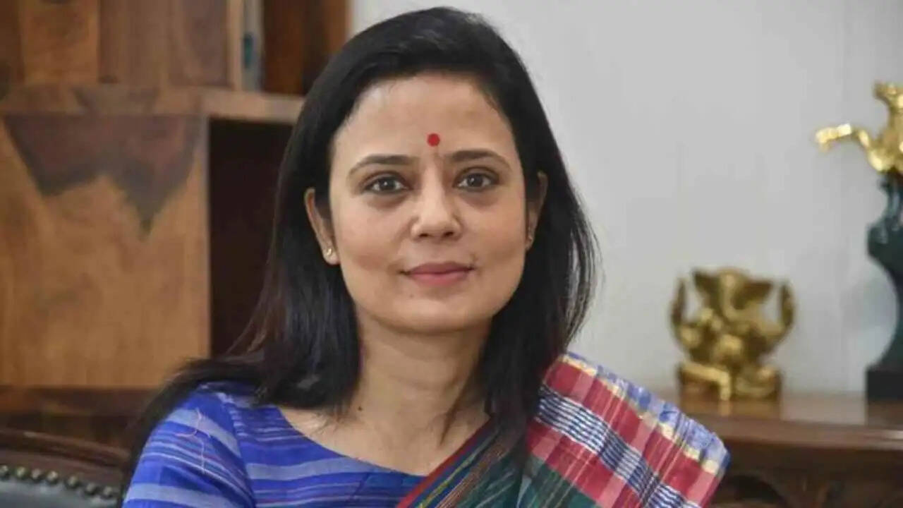 महुआ मोइत्रा के खिलाफ गिरफ्तारी वारंट: क्या है मामला?