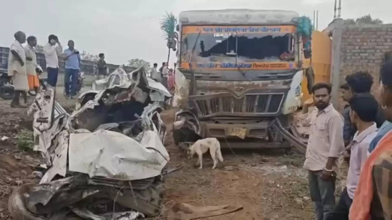 झाबुआ में शादी से लौटते समय ट्रक पलटने से 9 की मौत
