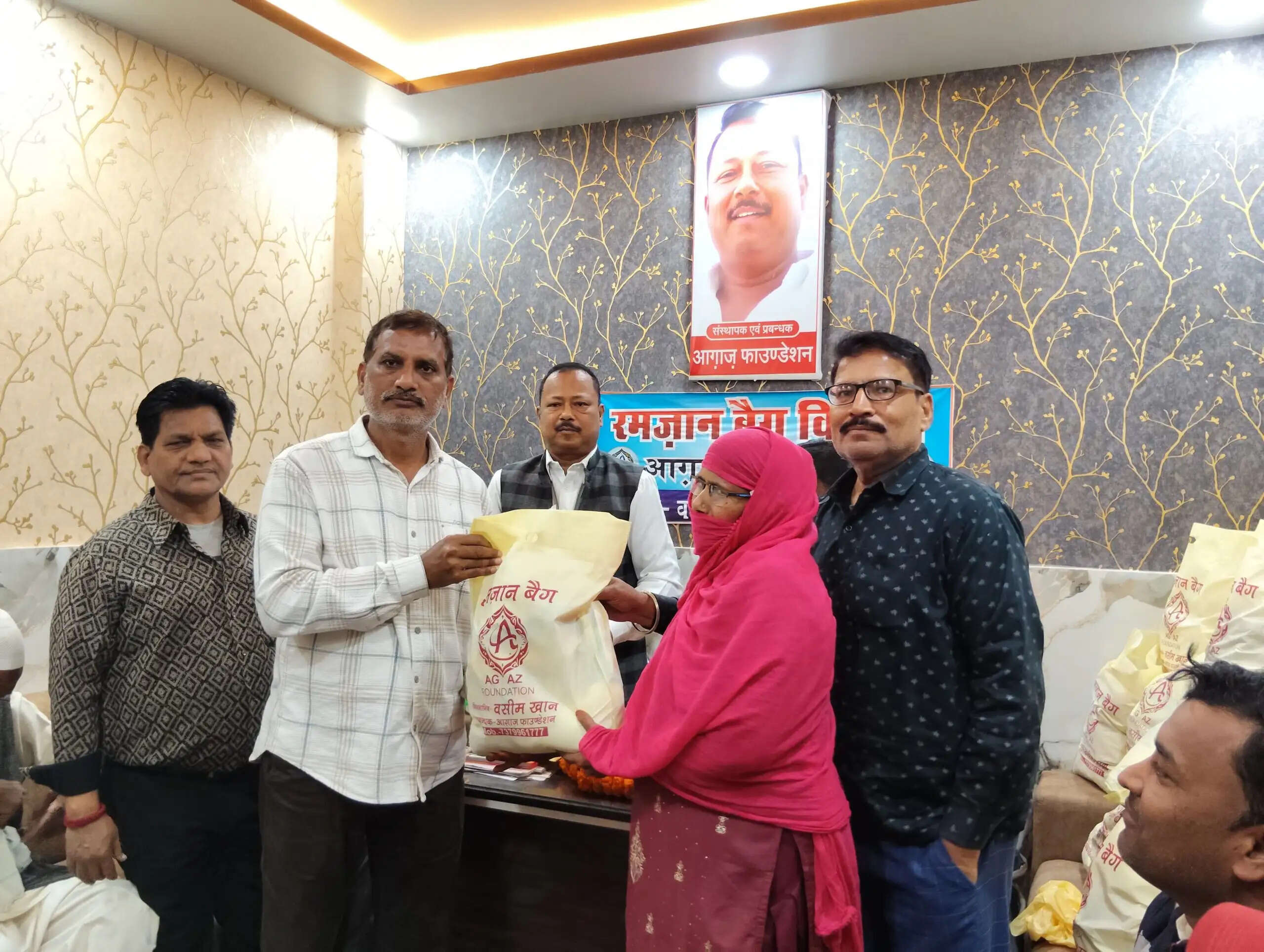 आगाज़ फाउंडेशन ने रमज़ान के अवसर पर जरूरतमंदों को वितरित किए किट