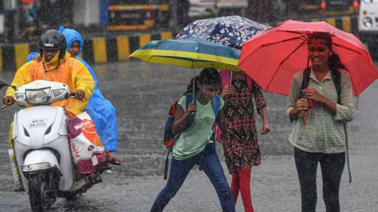 दिल्ली-एनसीआर में मौसम का येलो अलर्ट, भारी बारिश की संभावना