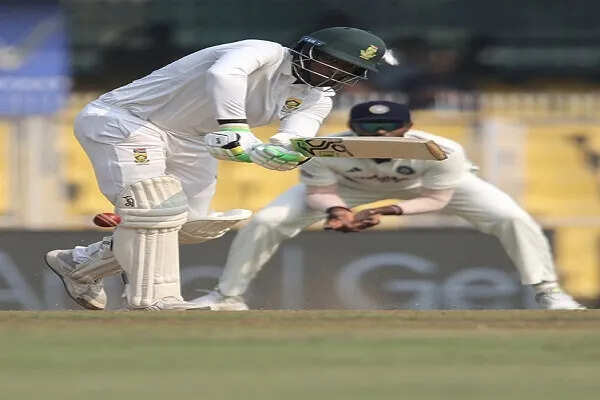 गुवाहाटी टेस्ट में दक्षिण अफ्रीका का दबदबा, भारत को विकेट की तलाश