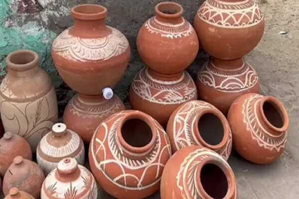 गर्मियों में घड़े का पानी: स्वास्थ्य के लिए फायदेमंद विकल्प