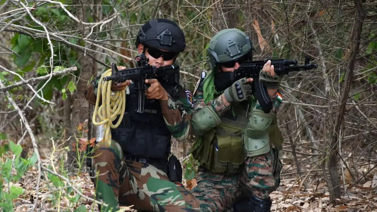 राजौरी में मुठभेड़: जम्मू-कश्मीर में आतंकवादियों के फंसे होने की आशंका