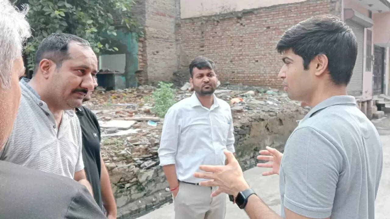 रेवाड़ी में स्वच्छता अभियान: डीसी का पैदल निरीक्षण