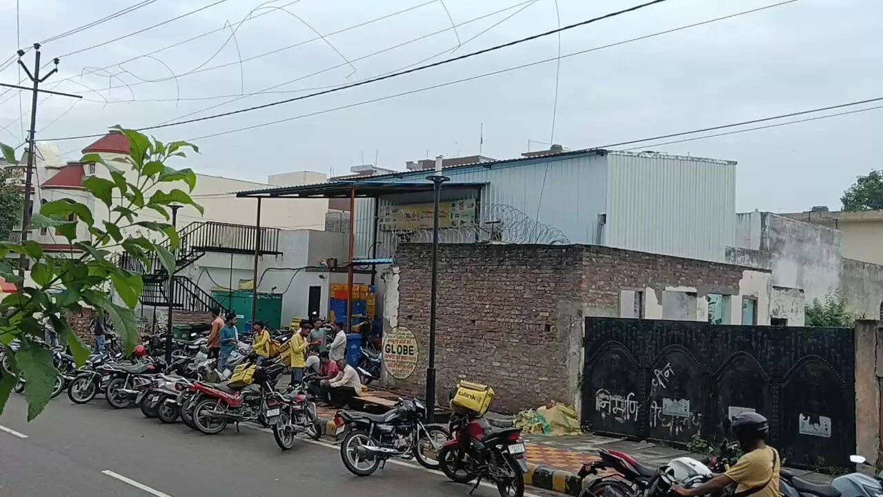 मुरादाबाद में भूमाफियाओं की दबंगई: स्कूल की जमीन का किया व्यावसायिक उपयोग