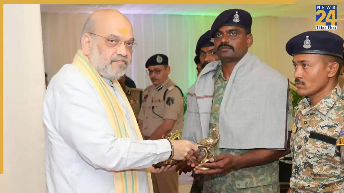 केंद्रीय गृह मंत्री अमित शाह ने ‘ऑपरेशन ब्लैक फॉरेस्ट’ के नायक जवानों को सम्मानित किया