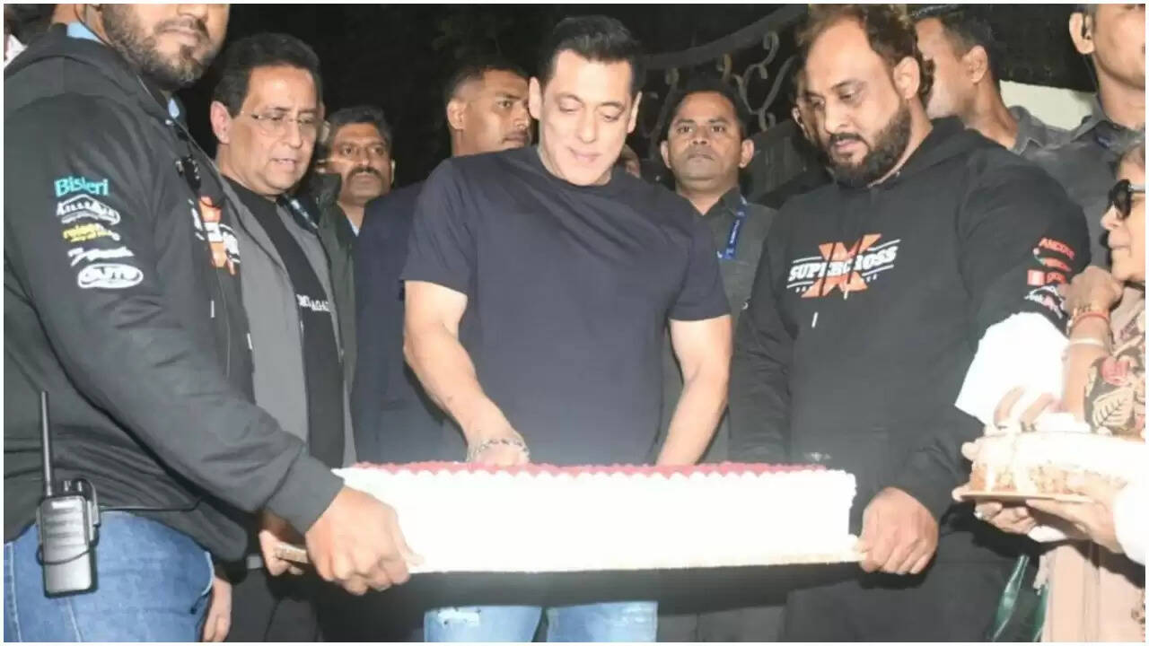 सलमान खान ने 60वें जन्मदिन पर मनाया सादगी भरा जश्न