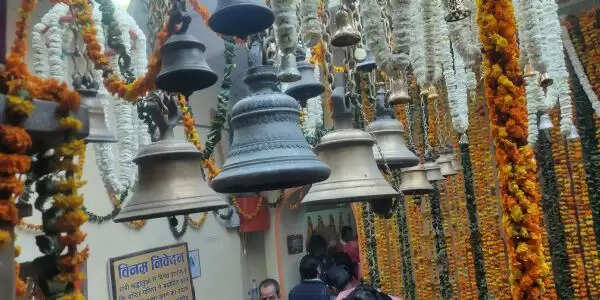 मुरादाबाद के प्राचीन सिद्धपीठ 84 घंटा मंदिर पर सावन मास में चढ़ती हैं लाखों कांवड़