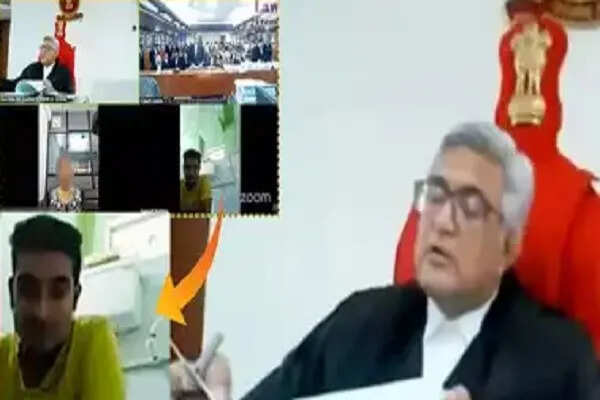 गुजरात हाई कोर्ट की वर्चुअल सुनवाई में शौचालय में बैठे व्यक्ति का वीडियो वायरल