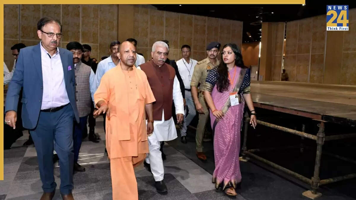 योगी आदित्यनाथ ने ग्रेटर नोएडा में यूपी इंटरनेशनल ट्रेड शो की तैयारियों का किया निरीक्षण