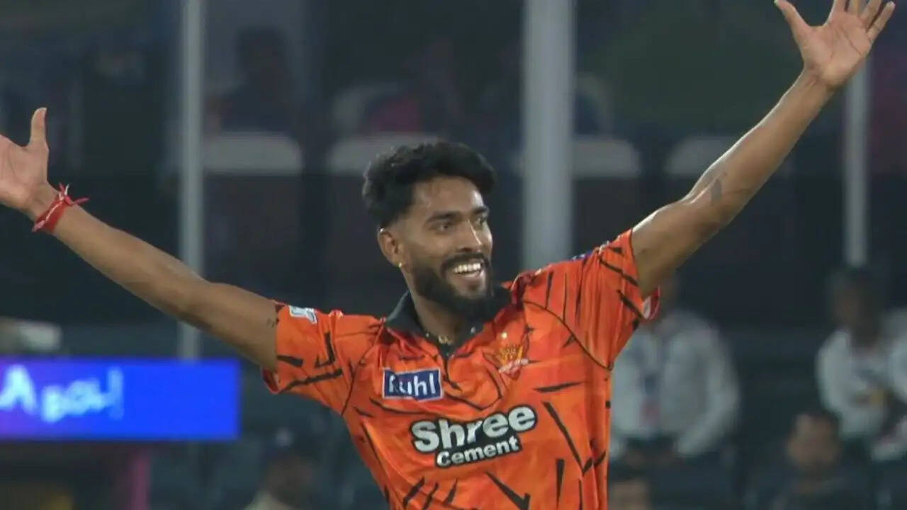 प्रफुल हिंगे का IPL 2026 में शानदार डेब्यू: तीन विकेट लेकर बने सितारा