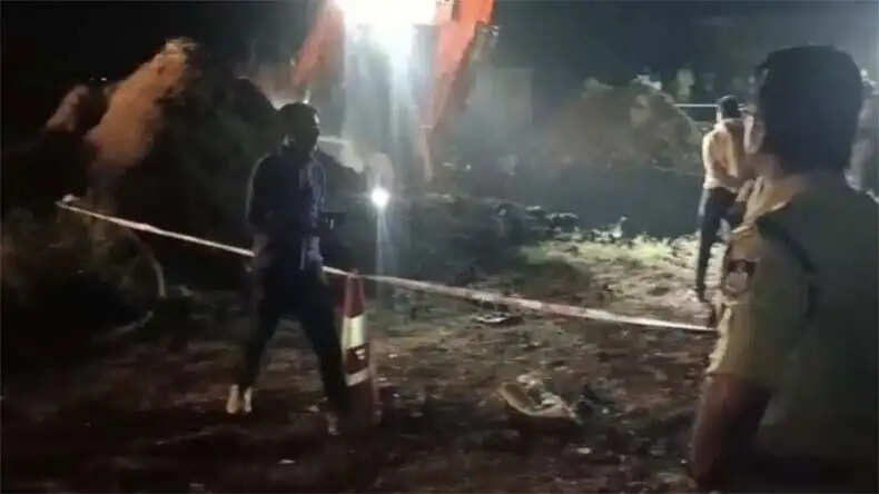 उज्जैन में बोरवेल में गिरा 3 साल का बच्चा, रेस्क्यू ऑपरेशन जारी