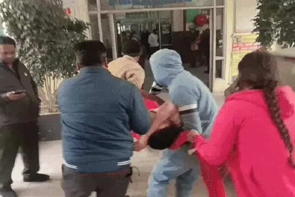 लुधियाना में दिनदहाड़े महिला की हत्या, बेटी बाल-बाल बची