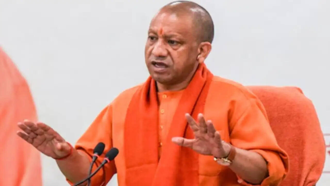 नोएडा में श्रमिकों के प्रदर्शन के बाद उत्तर प्रदेश सरकार ने बनाई उच्च स्तरीय समिति