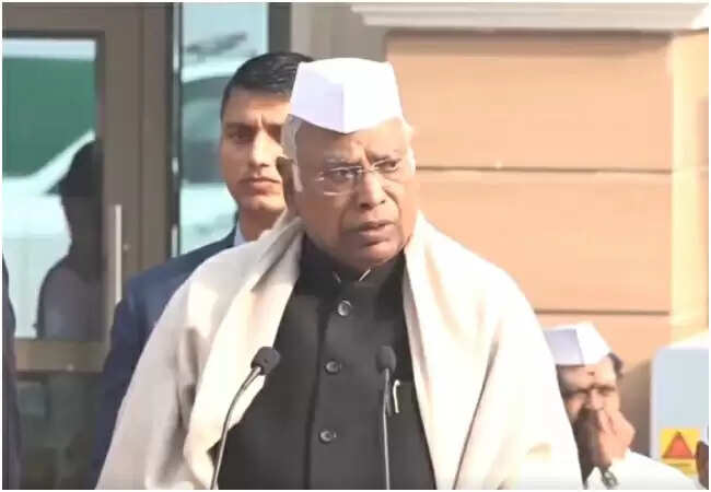 कांग्रेस का 140वां स्थापना दिवस: संविधान और धर्मनिरपेक्षता की रक्षा का संकल्प