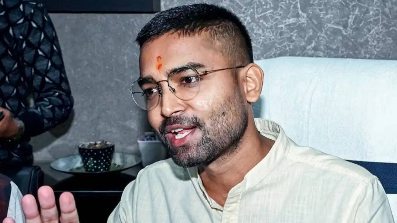 सुप्रीम कोर्ट ने बिहार के मंत्री दीपक प्रकाश के पद पर बने रहने पर उठाए सवाल