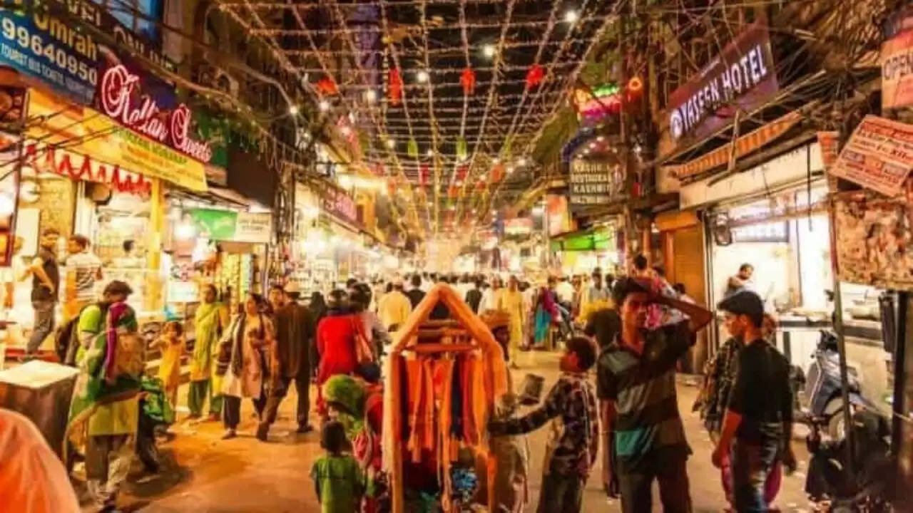 दिल्ली में रात्री बाजार की योजना: युवाओं के लिए नया अनुभव