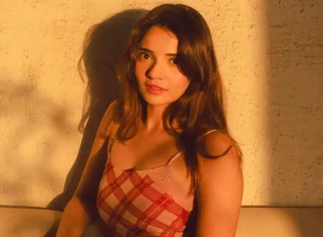 रणवीर अल्लाहबादिया और जूही भट्ट के रिश्ते की पुष्टि, जानें जूही के बारे में