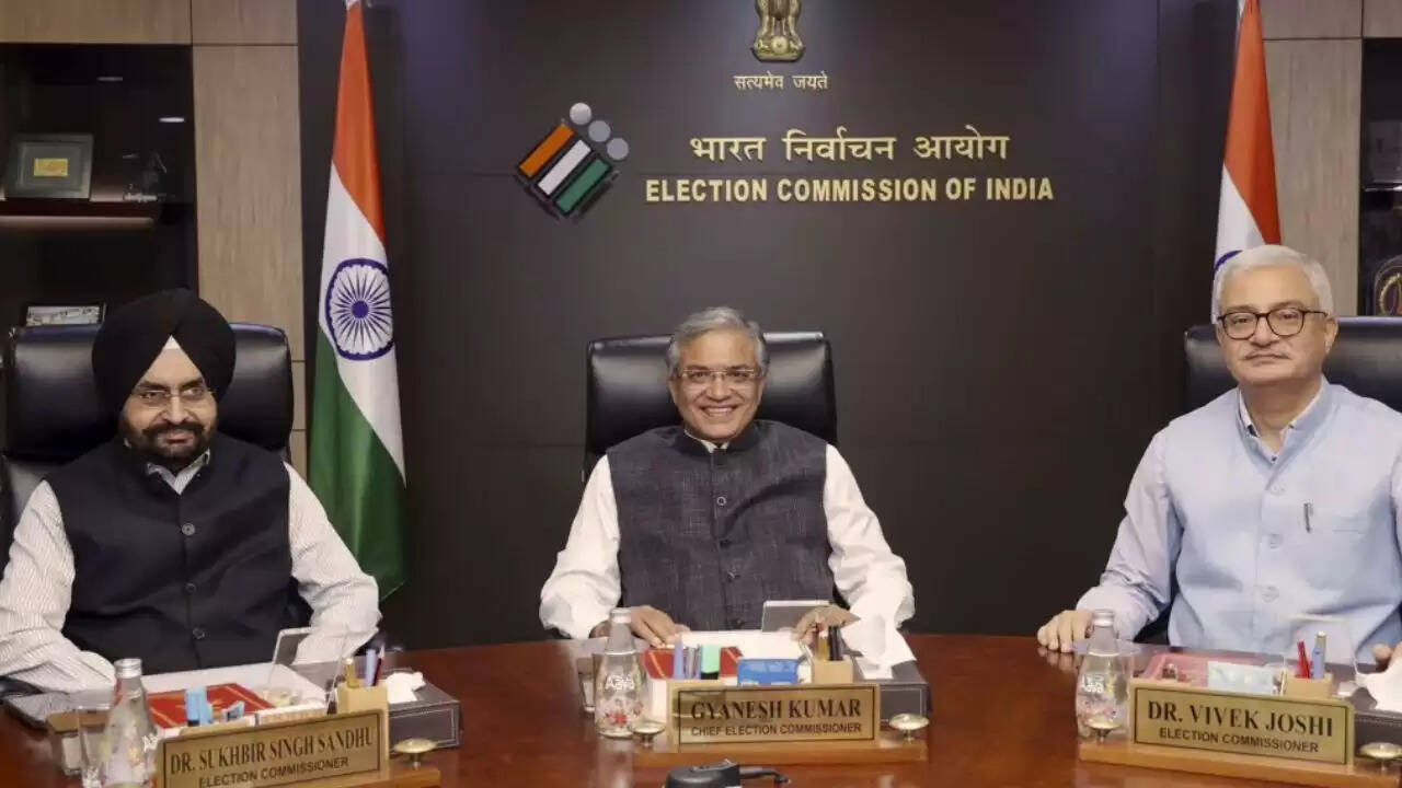 बिहार चुनाव से पहले मतदाता सूची में बदलाव: चुनाव आयोग की सफाई