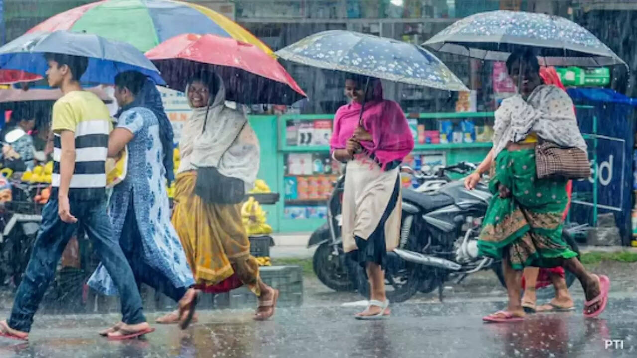 दिल्ली और उत्तर भारत में मौसम का मिजाज: बारिश और बाढ़ का खतरा