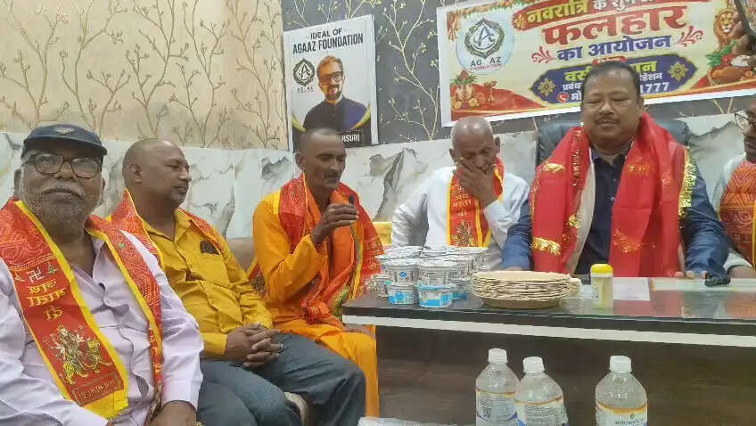 नवरात्रि के अवसर पर आग़ाज़ फाउंडेशन में फलाहार कार्यक्रम का आयोजन