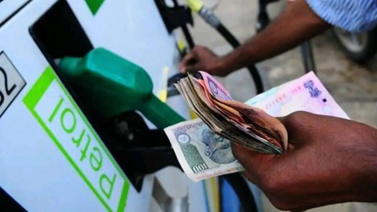 भारत में पेट्रोल और डीजल की नई कीमतें: राहत और बढ़ोतरी का मिश्रण