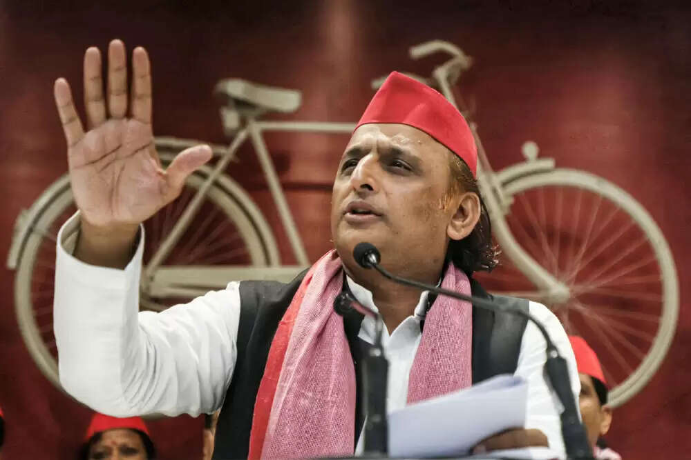 अखिलेश यादव ने नदियों के प्रदूषण पर सरकार को घेरा