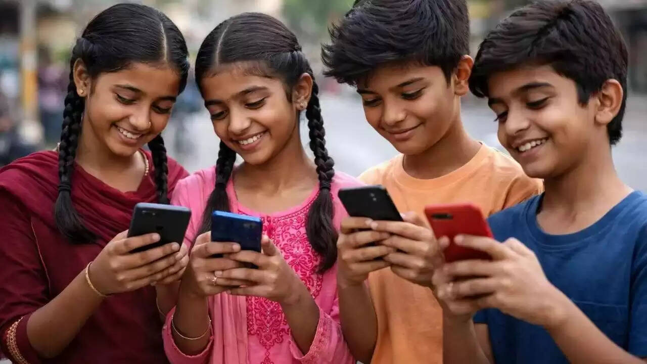 क्या भारत में भी लागू होगा ऑस्ट्रेलिया जैसा सोशल मीडिया प्रतिबंध? मद्रास हाईकोर्ट की सलाह