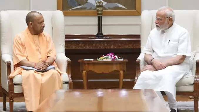 योगी आदित्यनाथ की पीएम मोदी से मुलाकात, यूपी में संभावित बदलावों की चर्चा