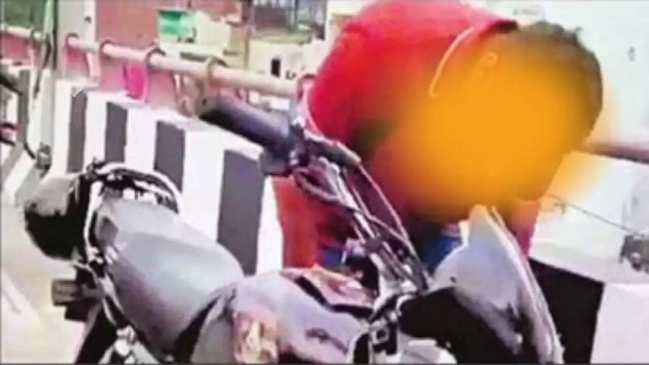 दिल्ली के सरिता विहार में पतंग की डोर से युवक की गर्दन पर गंभीर चोट, प्रशासन पर उठे सवाल