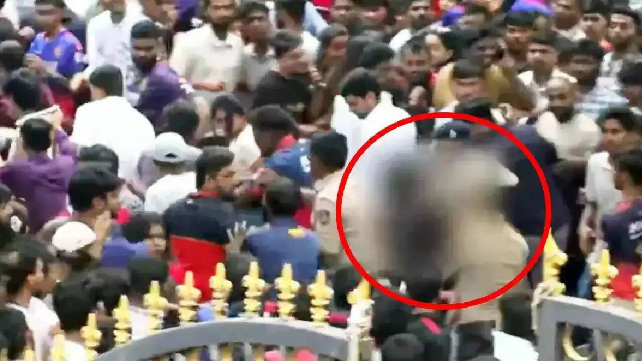 बेंगलुरु में RCB की जीत के जश्न में भगदड़, 11 की मौत