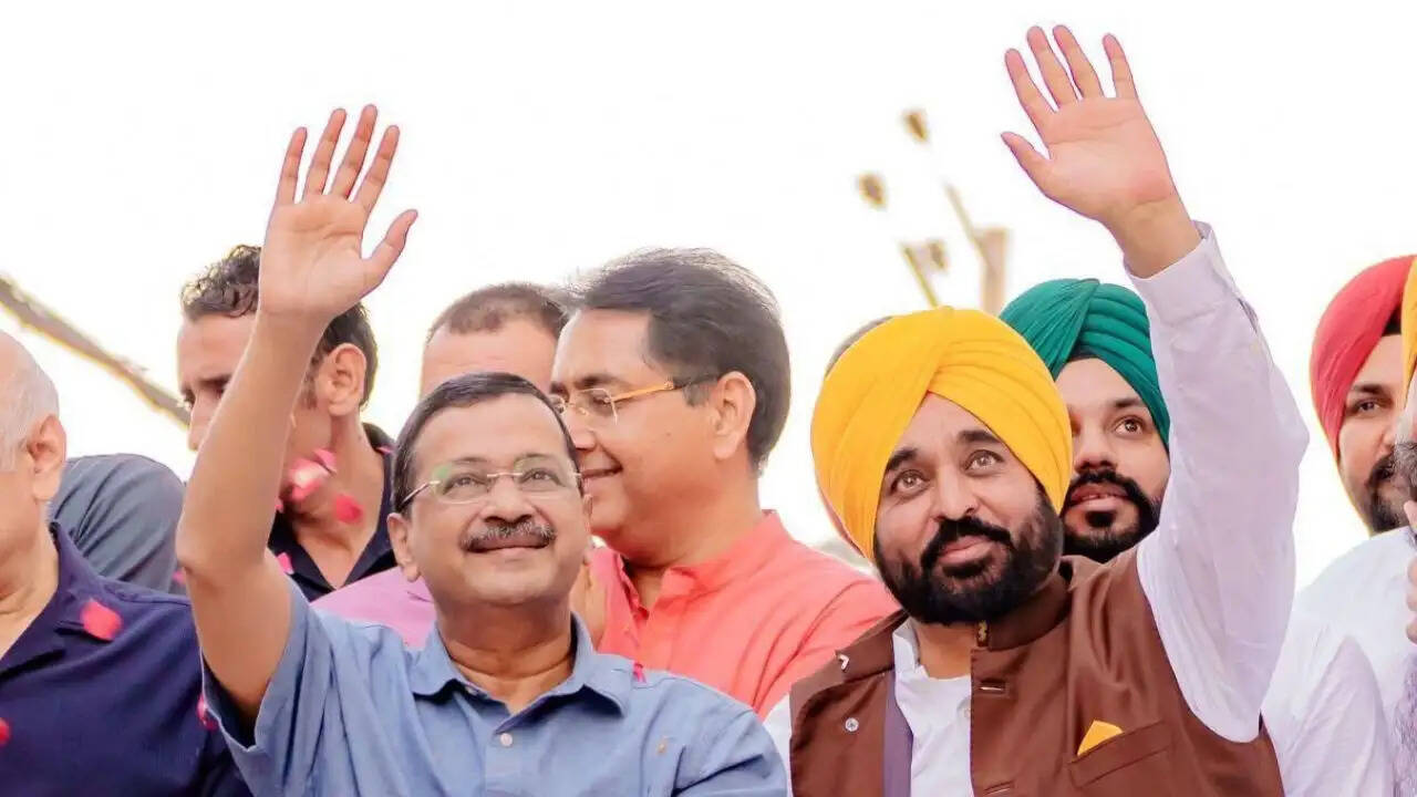 पंजाब में आम आदमी पार्टी की जीत का जश्न: केजरीवाल और मान ने किया रोड शो