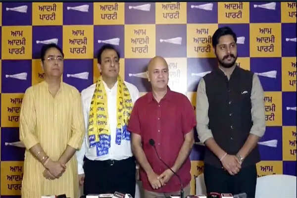 जालंधर के उद्योगपति नितिन कोहली ने आम आदमी पार्टी में ली सदस्यता