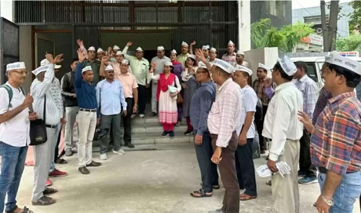 गाजियाबाद में पुरानी पेंशन बहाली की मांग को लेकर जोरदार प्रदर्शन