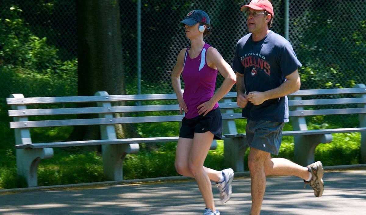 नए साल में सेहत के लिए 10,000 कदम चलने का संकल्प लें