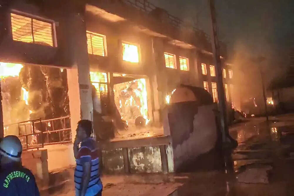 गाजियाबाद में दीपावली पर आग लगने की घटनाएं, फायर सर्विस ने समय पर किया नियंत्रण