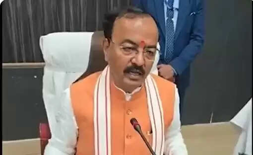 यूपी के डिप्टी सीएम केशव प्रसाद मौर्य का हेलीकॉप्टर आपात लैंडिंग में बचा