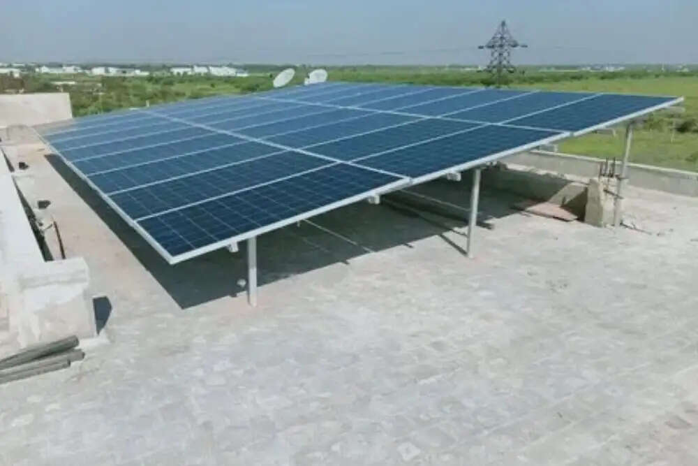 भारत में सौर ऊर्जा संकट: भंडारण की कमी से बढ़ी समस्याएं