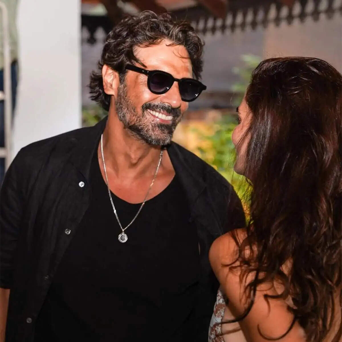 गैब्रिएला डेमेट्रिएड्स का जन्मदिन: अर्जुन रामपाल के साथ रोमांटिक पल