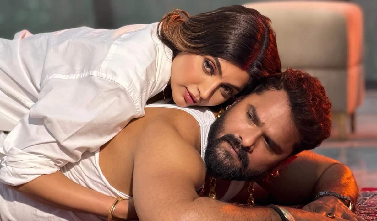 खेसारी लाल यादव का जन्मदिन: आकांक्षा पुरी की रोमांटिक बधाई से बढ़ी चर्चा