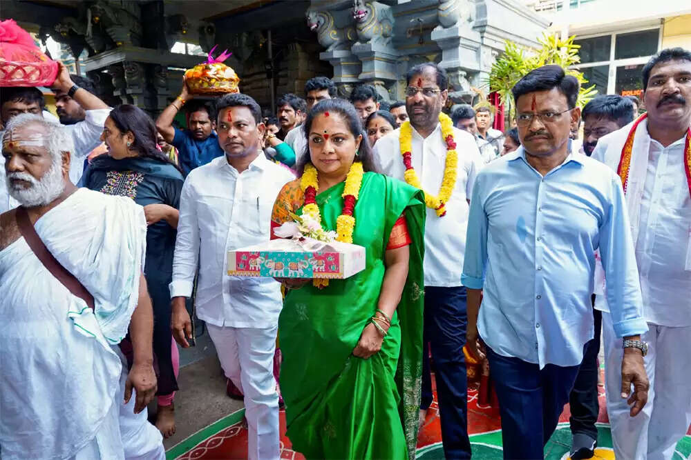तेलंगाना में नई पार्टी बनाने की तैयारी में के कविता
