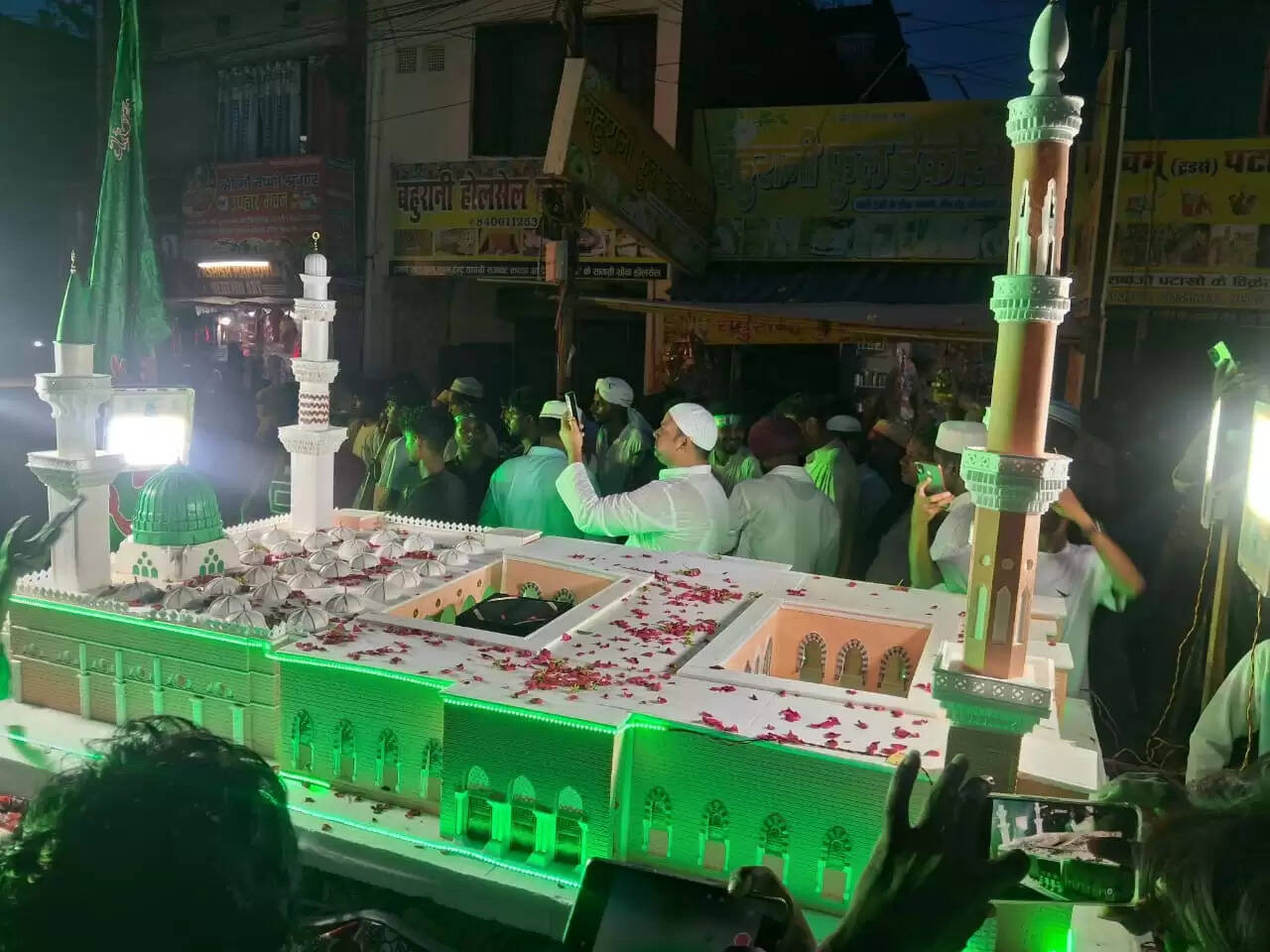 ईद-ए-मिलादुन्नबी पर भव्य जुलूस का आयोजन