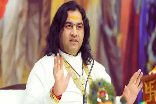 देवकीनंदन ठाकुर का विवाह और मंदिर प्रबंधन पर विचार