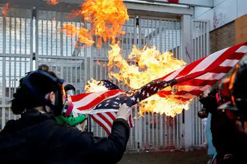 अमेरिका में ट्रम्प के खिलाफ 80 लाख लोगों का प्रदर्शन, 3,300 स्थानों पर रैली