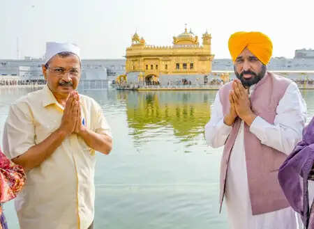 अरविंद केजरीवाल ने श्री हरिमंदिर साहिब में किया अरदास, आरोपों से मिली राहत पर जताया आभार