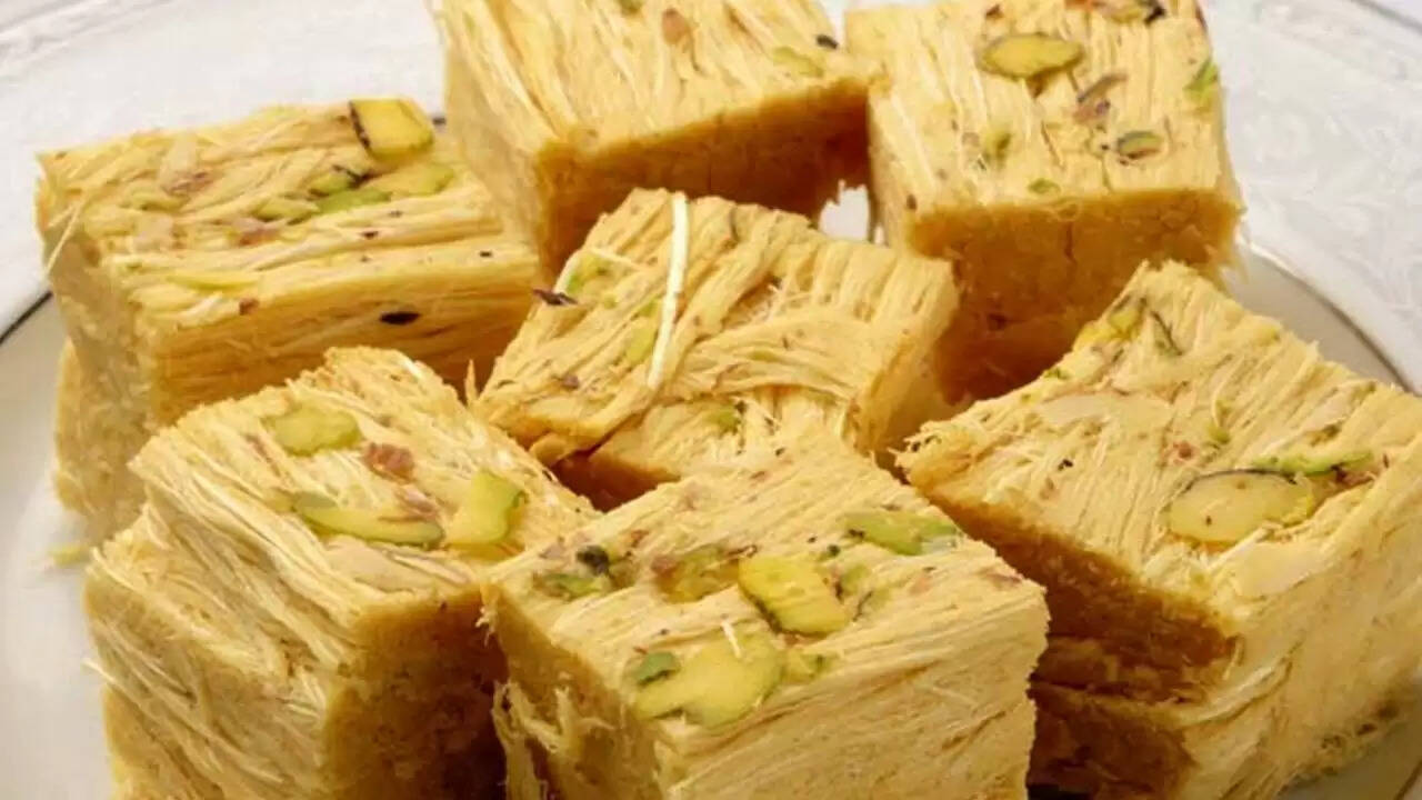 सोन पापड़ी: दिवाली की मिठाई का इतिहास और घर पर बनाने की विधि